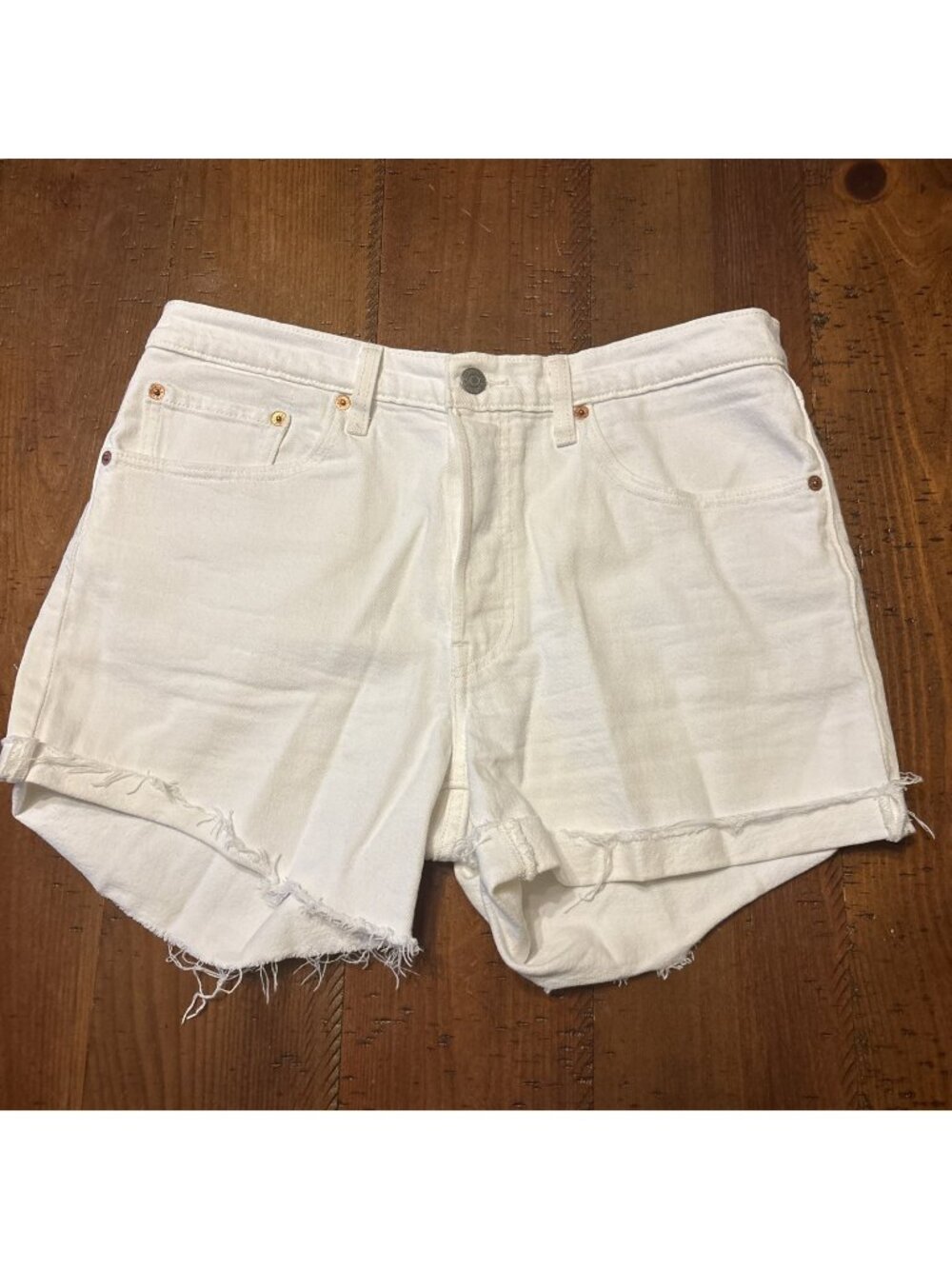 Levi’s White 501 Ladies Button Front Cut Off Jeans Size W30